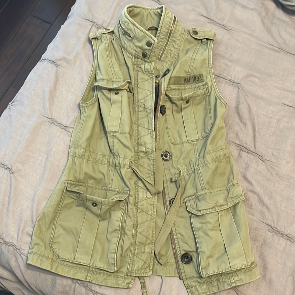 A&F army green vest
